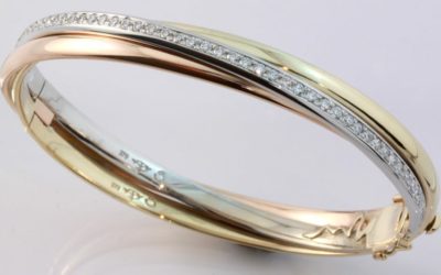 b119118 : Diamond Hinged Bangle