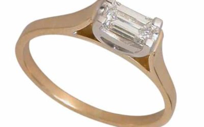 10430 : Emerald Cut Diamond Engagement Ring