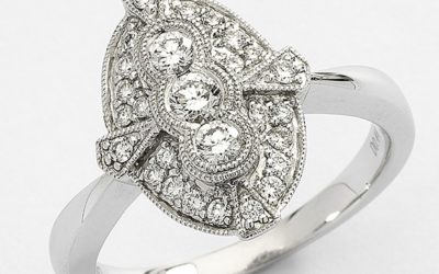 116128 : Shield-shaped Cluster Diamond Engagement Ring