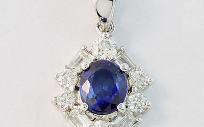 117874 : Oval Sapphire & Diamond Pendant