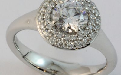 118137 : Halo Diamond Cluster Engagement Ring