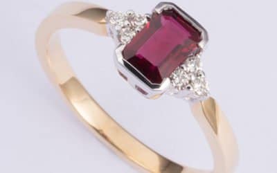 119490 : Ruby & Diamond Ring