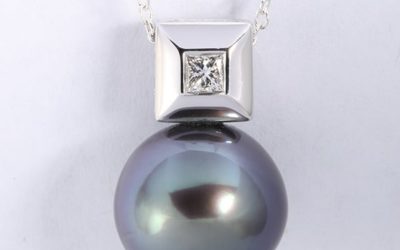 119607 : Tahitian Pearl & Diamond Pendant