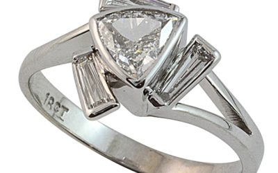 18394 : Modern Trilliant Cut Diamond Engagement Ring