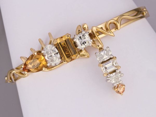 Topaz and diamond brooch with detachable pendant in 18 carat yellow and white gold