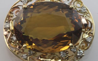 o121 : Golden Sapphire & Diamond Brooch