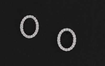 120272 : White Gold Oval Shaped Diamond Earrings