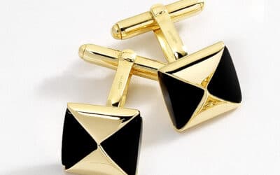 116159 : 9 Carat Yellow Gold Onyx Cufflinks