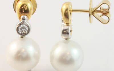 119870 : 18 Carat Yellow and White Gold South Sea Pearl & Diamond Earrings