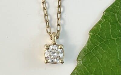 121102 : 9 Carat Yellow Gold Claw Set Diamond Pendant & Chain