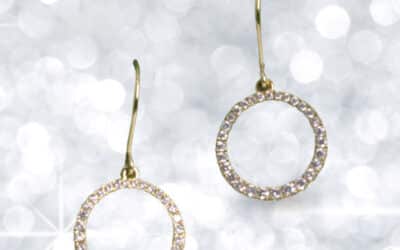 121133 : 9 Carat White Gold Diamond Circle Drop Earrings