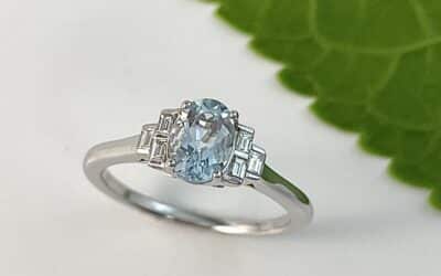 121141 : 9 Carat White Gold Aquamarine & Diamond Ring