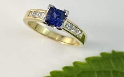 35500 : 18 Carat Yellow & White Gold Sapphire & Diamond Ring