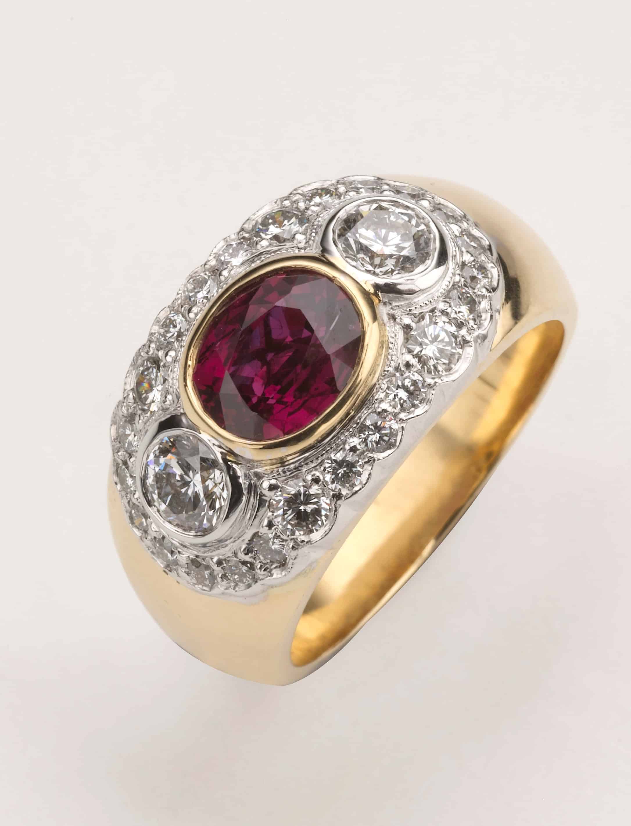 AN ANTIQUE RUBY AND DIAMOND RING in yellow gold in chec  Drouotcom