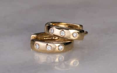 20011970 : 9 Carat Yellow Gold Diamond Huggie Earrings