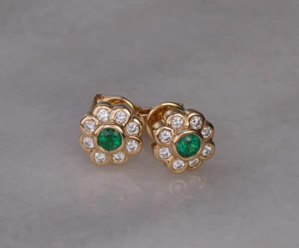 Abrecht Bird, Abrecht Bird Jewellers, flower studs, emerald, diamonds, yellow gold, round stones cluster studs, earrings,