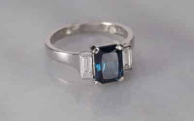 20018818 : 18 Carat White Gold Sapphire & Diamond Ring